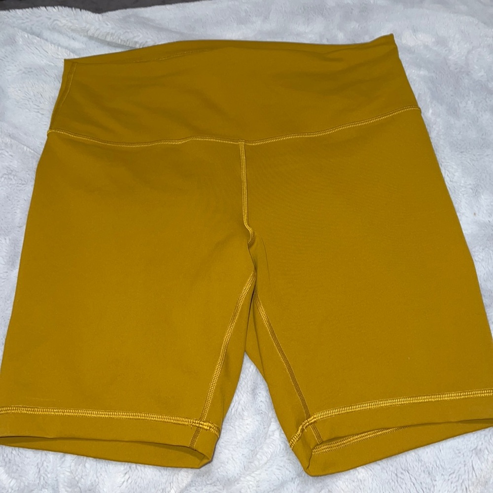 Lululemon 6 in biker shorts